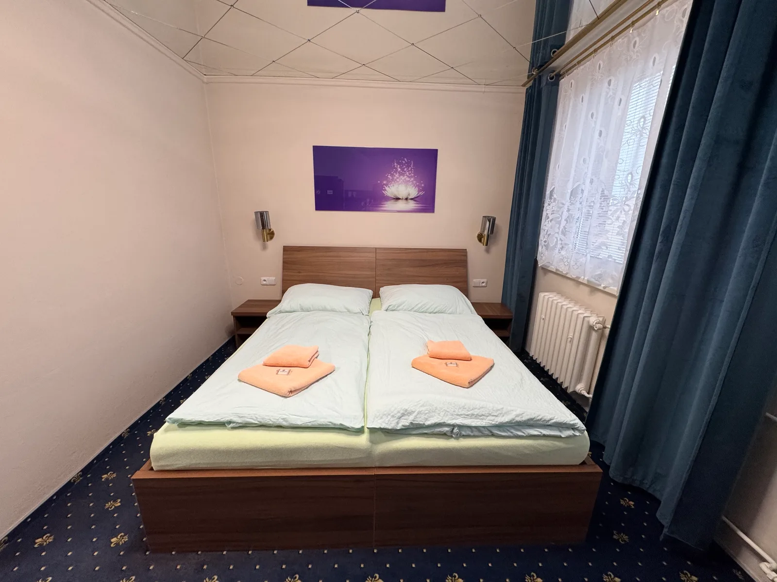 Dvoulůžkový pokoj — detail